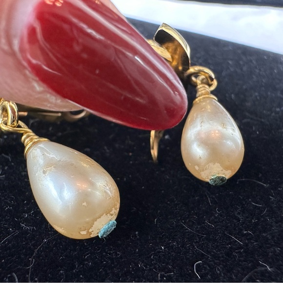 EA48 Chanel CC turn lock earrings pearl drop style - Picture 8 of 12